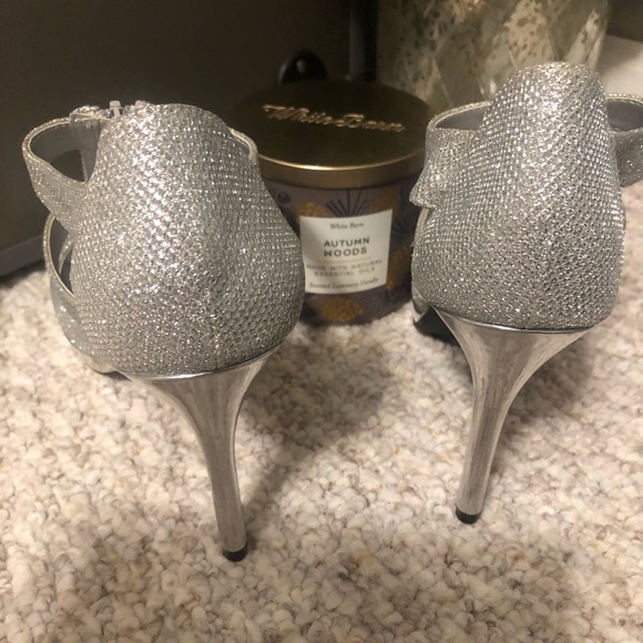 Silver used Fioni Heels! - Picture 4 of 4